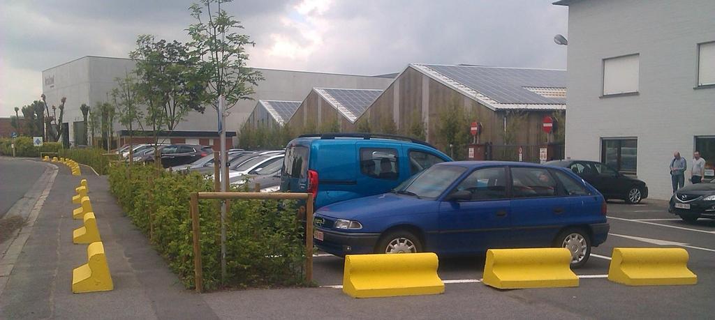 Voorstel privaat domein Haakse parkeerplaatsen Voorstel parkeerinrichting op privaat domein: In overleg met de