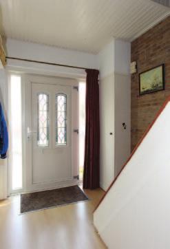 48, sfeervolle woonkamer met balkenplafond en een prachtige schouw met gezellige houtkachel. De afwerking is middels een laminaatvloer, stucwerk wanden en een spuitwerk plafond. Eetkamer: 5.59 2.