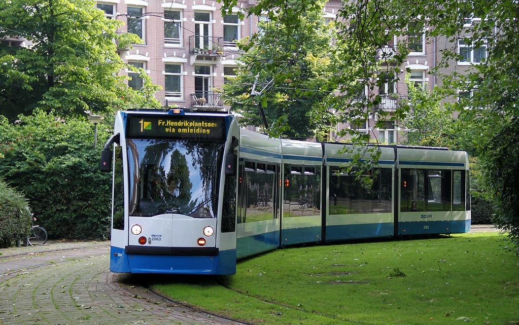 2.3 Snelheden Figuur 2-3 Combinotram, als uitgangspunt gebruikt voor dit trillingsonderzoek De snelheid van de tram is maximaal70 km/h op het