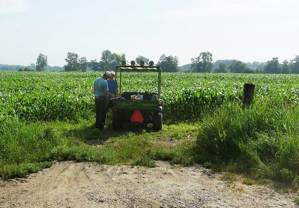 pagina 4 van 11 (deel) van een podzolbodem aanwezig is, is bemonsterd. De monsters zijn met behulp van een zogenaamde gator, een 4x4 terreinwagen, uit het land gehaald.