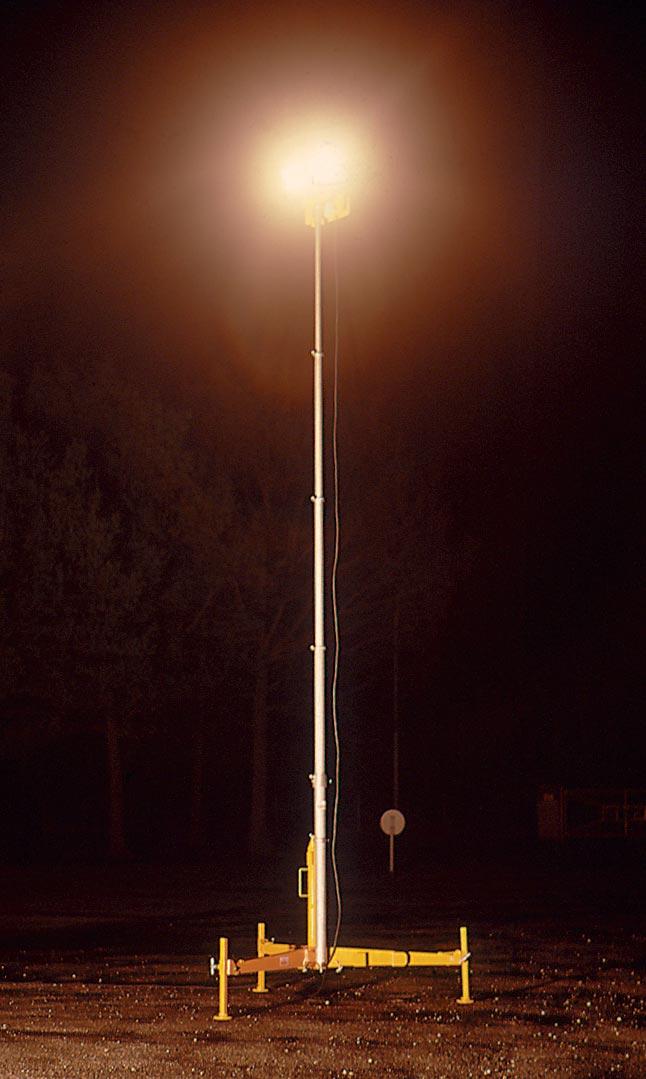 TF 100 Manuele H-Serie Draagbare of mobiele op mast gemonteerde verlichtingssystemen De Teklite TF 100 H-serie zijn de meest economische, manueel uitgeschoven, op mast gemonteerde