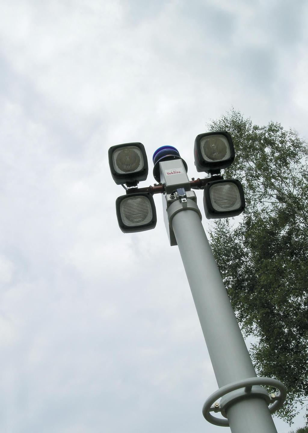 TF 400E T Serie met kanteleenheid Draaibare zware verlichtingsmasten met kanteleenheid Het Teklite TF 400E T verlichtingssysteem met draaibare