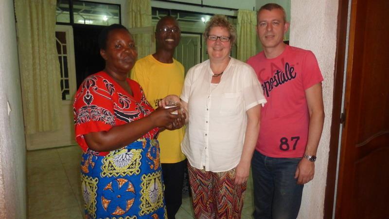 Burundi Na 8 dagen in Rwanda te zijn geweest, vervolgden wij onze reis naar Burundi. Ook dit was de eerste keer voor mij. Wij verbleven bij een pastor genaamd Everiste Habonimana.