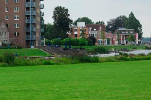 een stedelijk park Rond de voormalige monding van de Oude Radewijkerbeek (7) is een gebied ontstaan met ruimte voor water en natuur.