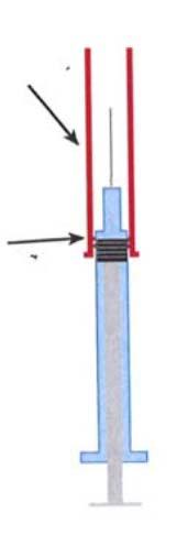 8. Na de injectie schuift u de veiligheidshuls over de spuit in de richting van de naald totdat u klik hoort.