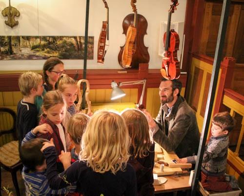 Overige activiteiten Carillonconcert Een bijzonder programmanummer van het festival was het carillonconcert op zaterdagochtend, op het Hemonycarillon van de Grote of Laurens Kerk.