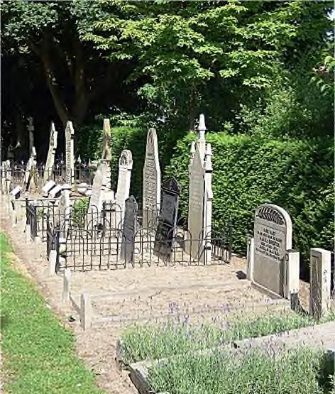 De stenen die kenmerkend waren voor deze begraafplaats qua vormgeving, belettering, teksten en symboliek kregen een museale bestemming.