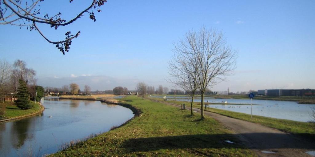 De Linge met ecologische zone langs bedrijventerrein Medel. 5.