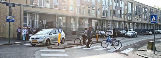 Ideeën: C Dubbel fietspad aan zijde van de weg, wegverhoging