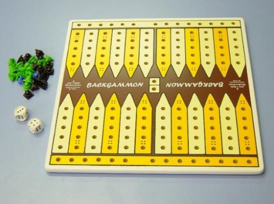Afmetingen: 13 cm x 13 cm. 020000075 Backgammon.