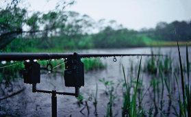 Goede kleding zorgt ervoor dat je alert blijft en doorzet, ook onder minder ideale omstandigheden. Het lijkt wel of het tegenwoordig meer en meer regent!