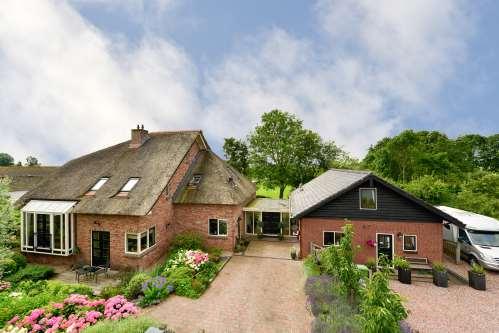 Beautiful located detached house "Den Kromme Hoek" with a fantastic view at the rear across the countryside and at the front on the river Kromme Mijdrecht.
