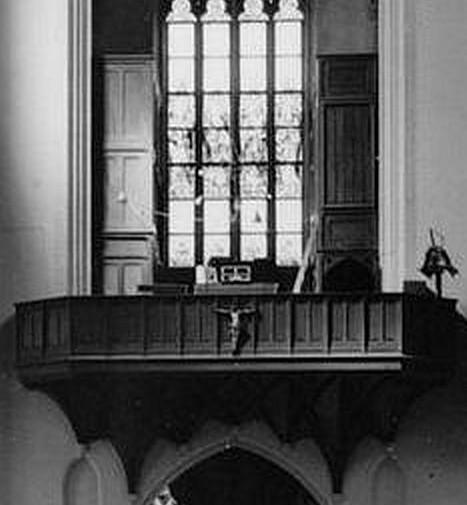 Maarschalkerweerd-orgel in de nabijgelegen St. Jozefkerk overtuigt de bezoekers. Ze nemen pijpwerk en windladen over voor een nieuw orgel dat de firma Gebr.