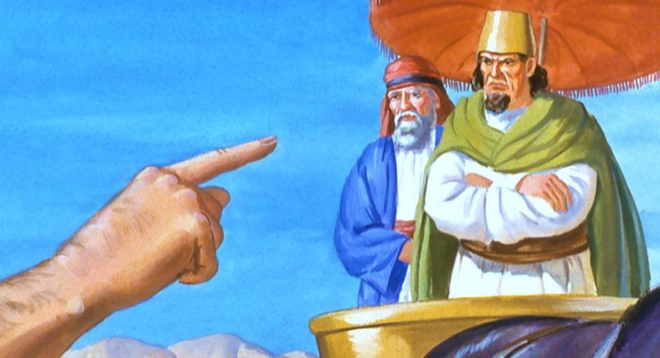 Wat laat de profeet Elia koning Achab duidelijk weten wie deze ramp over Israël heeft gebracht?