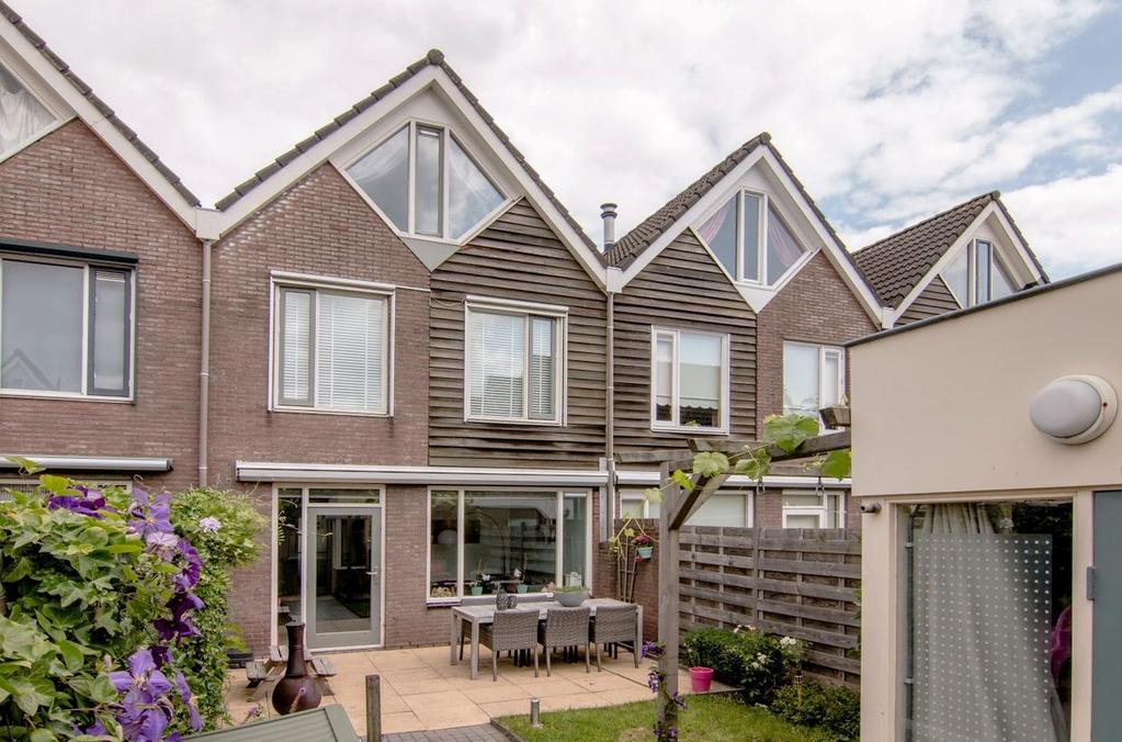 Molenring 41 2741 MX Waddinxveen Inleiding Family living in de gezellige woonwijk de Oostpolderweg.