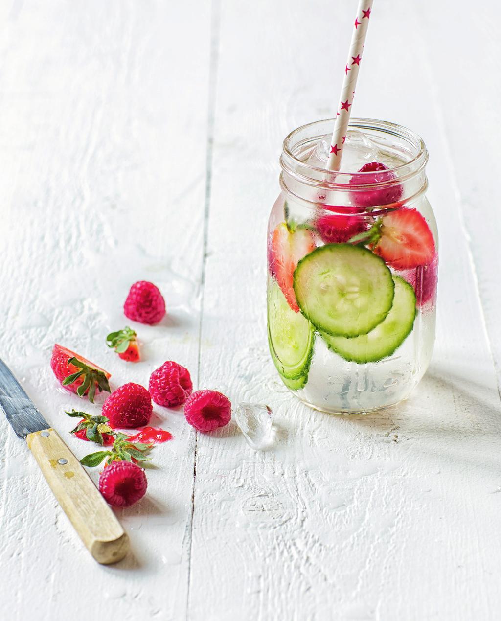 Sonia Lucano Als de zomer in aantocht is, krijgt iedereen zin in frisse en gezonde drankjes op basis van water: detox water.