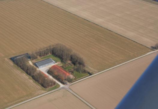 Als er een aanleiding ontbreekt, is het verkiesbaar het foliebassin niet te benadrukken door plaatsing van opgaand groen.