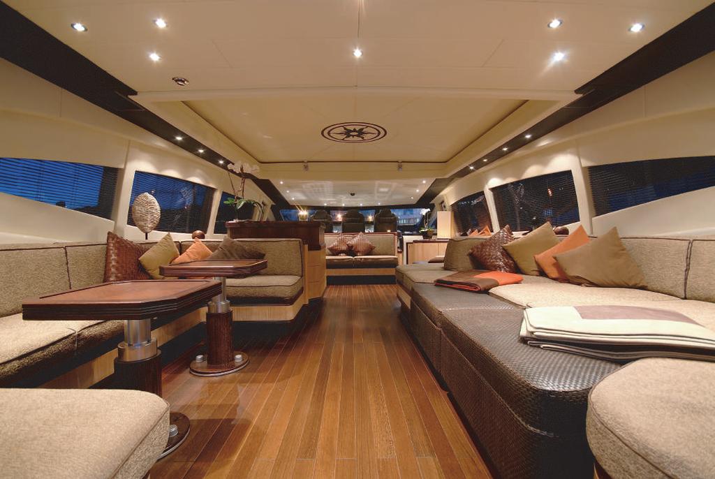 INTERIOR Voor een luxueuze afwerking van uw jacht is het interieur van grote waarde.