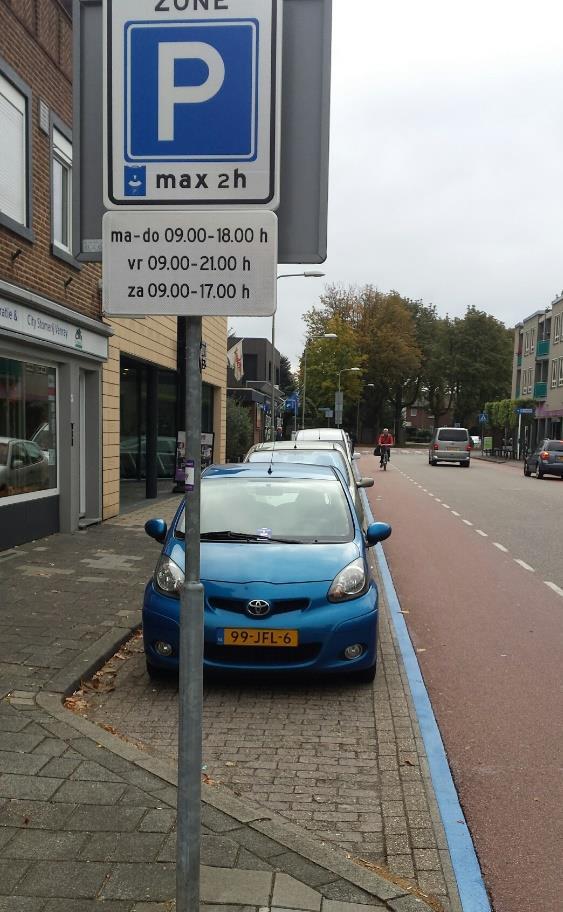 Het gemiddeld aantal passanten is in de maand maart duidelijk gestegen, terwijl dit in april gemiddeld gelijk is gebleven.