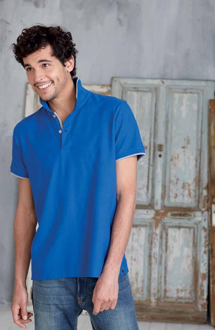 polos S M L 3XL K246 220 g/m 2 HEREN POLO MET KORTE MOUWEN 60% katoen / 40% polyester. Piqué. Kraag en mouwuiteinden in rib met rand in contrastkleur. Nektape en zijsplitjes in contrastkleur.