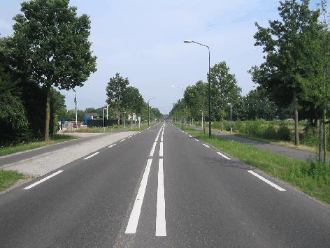 Vertaling naar concrete maatregelen Uniform inrichten gebiedsontsluitingswegen buiten de bebouwde kom (80 km/u) - N275: aanbrengen (on)onderbroken dubbele asmarkering + onderbroken kantmarkering.