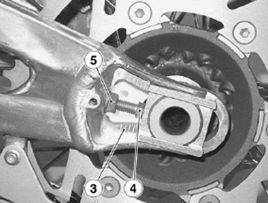 04_44 INCORRECTLY EFFECTED MAINTE- NANCE MAY CAUSE EARLY WEAR OF THE CHAIN AND OR DAMAGE THE PINION AND/OR THE CROWN.