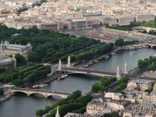 Paris, c est aussi la Seine avec ses 36