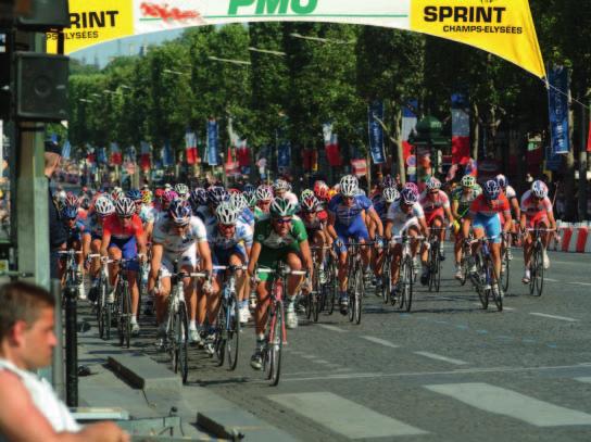 Chaque année, le Tour de France arrive sur les Champs Elysées au mois de La fête nationale en France, c est le Il y a un défilé sur les