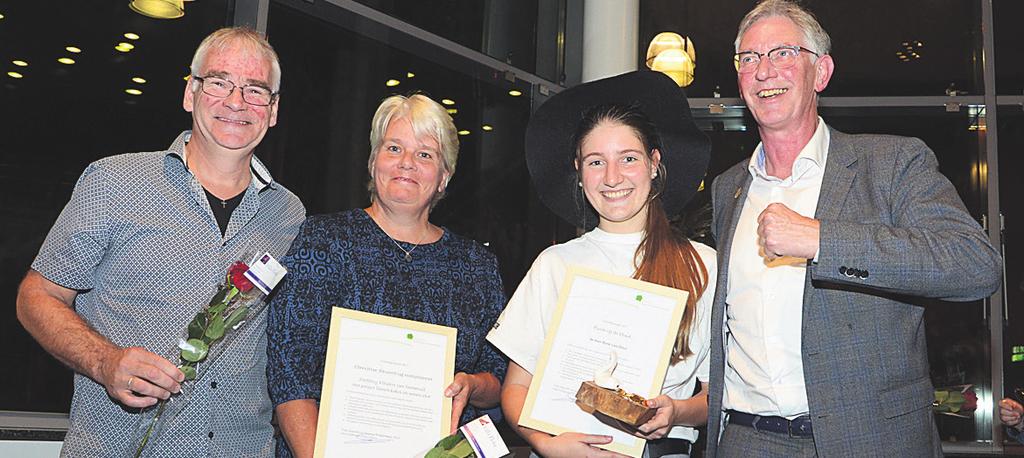 GEMEENTENIEUWS GEMEENTE UTRECHTSE HEUVELRUG Uitreiking Vrijwilligersprijzen 2017 Wethouder Hans Nijhof reikte dinsdagavond in het Cultuurhuis in Doorn de Vrijwilligersprijzen 2017 uit.