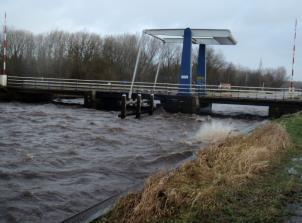 1.2 Wateroverlast Het woord wateroverlast wordt alleen gebruikt voor de gevolgen van een hoosbui of langdurige regen op een bepaalde plek, en niet voor de gevolgen van een dijkdoorbraak.