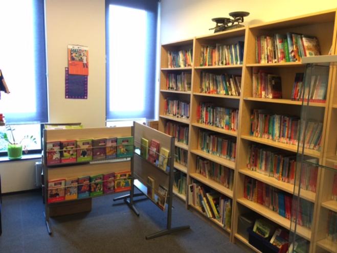 8 december 2016 Jaargang 11, nummer 3 Schoolbibliotheek Sinds het begin van dit schooljaar komt de werkgroep Lezen regelmatig bijeen om na te denken over de schoolbibliotheek op de Touwbaan.