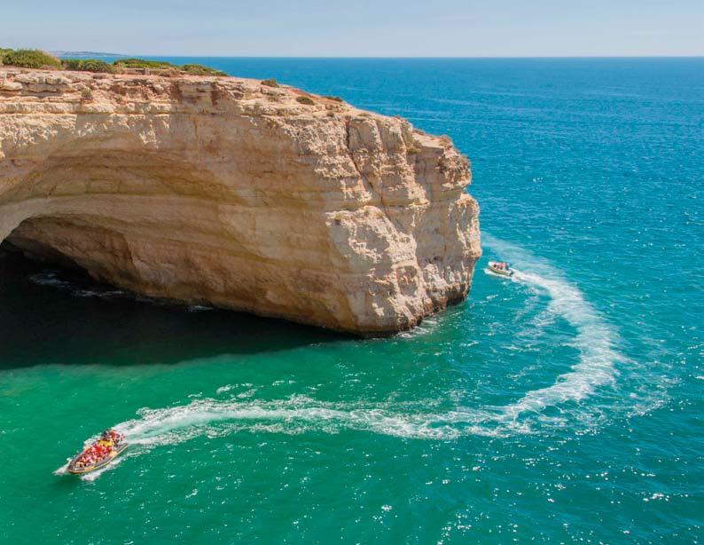 Tien redenen om de Algarve te kiezen als volgende vakantiebestemming 1. Mediterraan klimaat 2. Beste stranden van Europa 3. Uitstekende watersportfaciliteiten 4. Gastronomische hotspot 5.