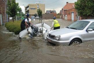 De uitzonderlijk hoge afvoeren tijdens deze zomerperiode gaven aanleiding tot overstromingen met de omvang van overstromingen gekend in de winter. Een eerste gebied is het dorpscentrum van Kortemark.