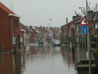 11.1.2. Historische knelpunten De Heulebeek doorkruist meerdere woonkernen. Bij hoogwaterafvoer geven hoge waterpeilen op deze locaties aanleiding tot kritieke overstromingen.