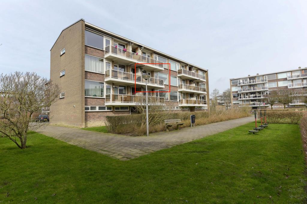 Goed onderhouden 4-KAMER appartement op een