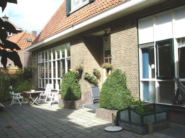 Wat een bijzondere woning, wat een allure. Echte jaren 30 uitstraling en architectuur.