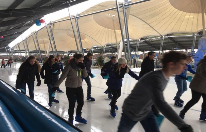 De leerlingen mochten kiezen om te gaan schaatsen of skiën.