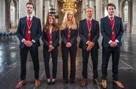 4. Extra uitdaging Bachelorstudenten: Honours College Heb je behoefte aan extra uitdaging? Dan kun je, naast je bachelor een honourstraject volgen.