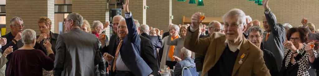 Burgemeester Anny Attema vroeg een applaus voor de ontvangers van een Koninklijke onderscheiding.