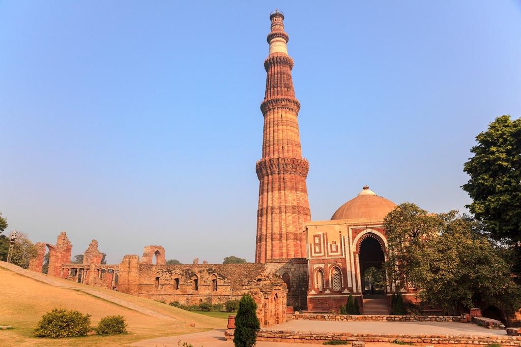 Na het ontbijt bezoek aan de Oude Stad van Delhi met onder meer het Rode Fort