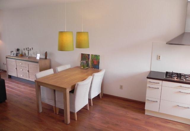 Algemeen: Perceelsgrootte 103 m².