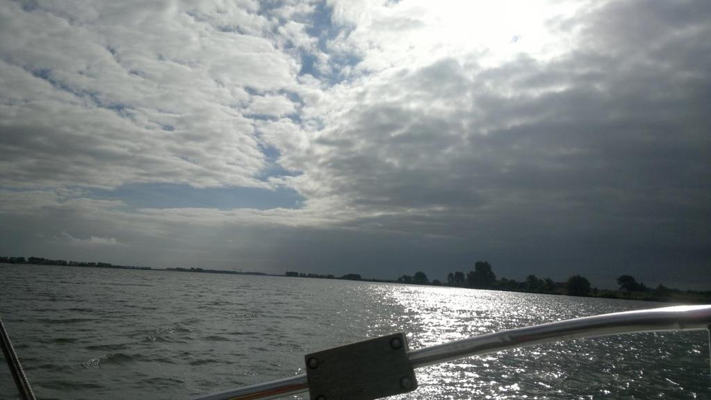 We maken op de Ooster- Schelde gebruik van de ebstroom en zeilen als de brandweer naar Burgsluis, Sint Annaland en doen ook nog ff de Krabbenkreek.