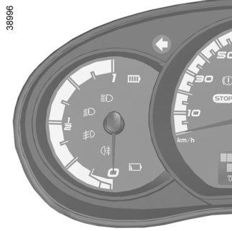 DISPLAYS EN METERS (1/3) De aanwezigheid en werking van de displays en meters ZIJN AFHANKELIJK VAN DE UITRUSTING EN HET LAND. Laadniveau 3 De meter geeft de resterende hoeveelheid energie aan.