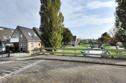 Omgeving De Rietvink is een van de mooiste wijken van de gemeente Leidschendam-Voorburg. Het betreffende deel van de wijk kent een open bebouwingsstructuur; er zijn hoofdzakelijk vrijstaande villa s.