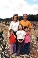 Domaine Les Grands Bois Côtes du Rhône Dit familiale domein bezit 46 ha wijngaarden gelegen op 130 m.