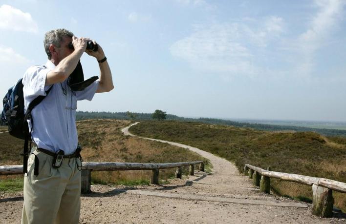 5 Rijksdriehoeksmeting Prachtig uitzicht De top van de Archemerberg ligt 77,9 meter boven zeeniveau. En doordat de berg omring is door vlak land, lijkt het een echte berg.