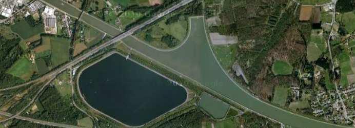 figuur 3.3 Dode zijarm 7 km ten oosten van sluis Wijnegem in het stuwpand Wijnegem-Olen.