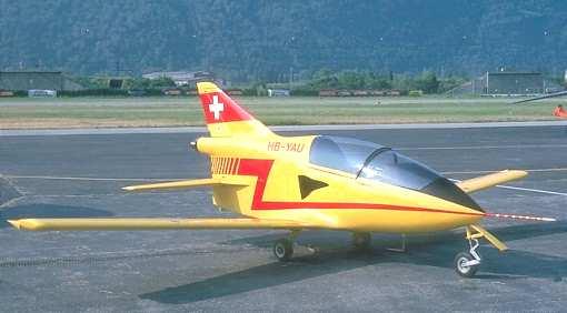 Opgave 4 (25 pt) De Bede BD-5J is een klein vliegtuig met straal voortstuwing die als kit (bouwpakket) gekocht kan worden.
