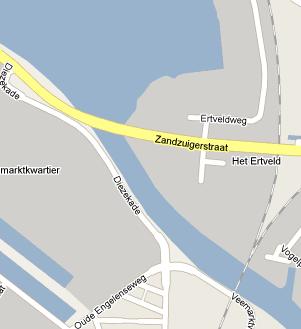 17 Je komt onder de Trierbrug (Zandzuigerstraat) van de Ertveldplas door de stuurboord doorgang.