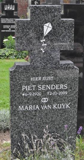 12.4.6 Petrus Cornelis Senders Geboren op 6 september 1920 te Zeelst. Overleden op 2 oktober 2009. Gehuwd met MARIA VAN KUYK. 12.5 Martinus Senders 12.